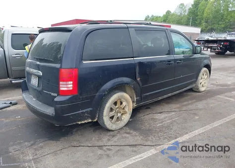 2010 Chrysler Town & Country New Lx z USA, uszkodzony, nr VIN 2A4RR2D15AR456363